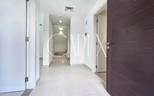 Real estate agent Stanislav selling properties in Dubai